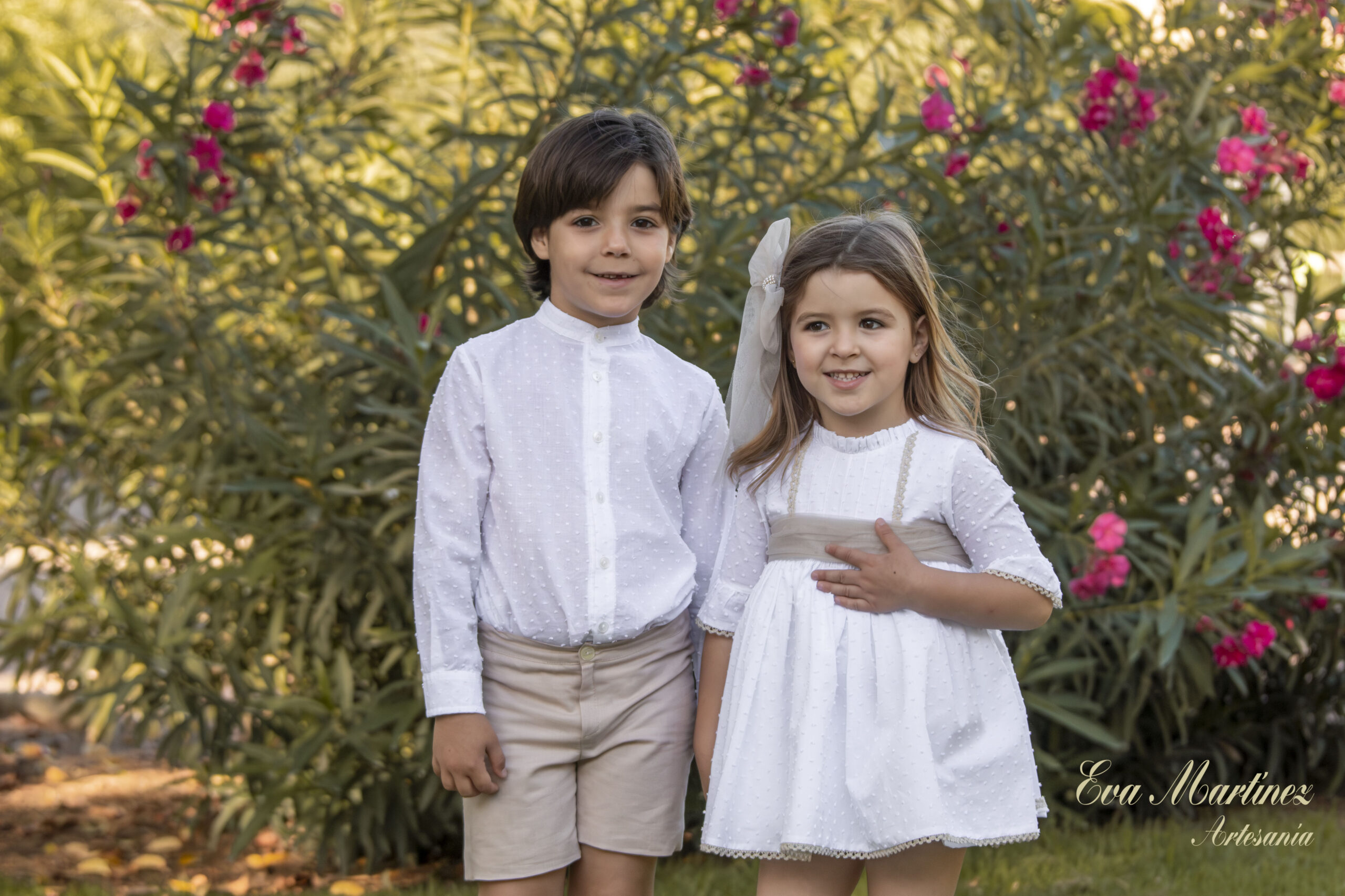 Conjunto camisa y pantalón chino niño de ceremonia y arras modelo Jolie de EVA MARTÍNEZ - Imagen 2