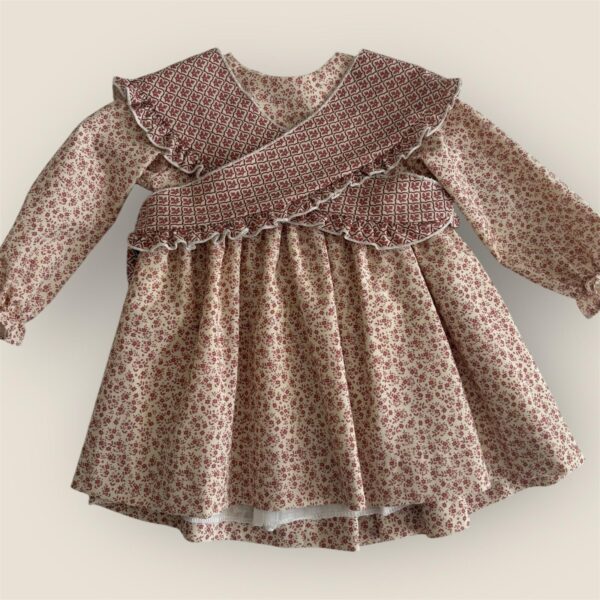 Vestido con mañanitas flor liberty roja de COCCOLE KIDS