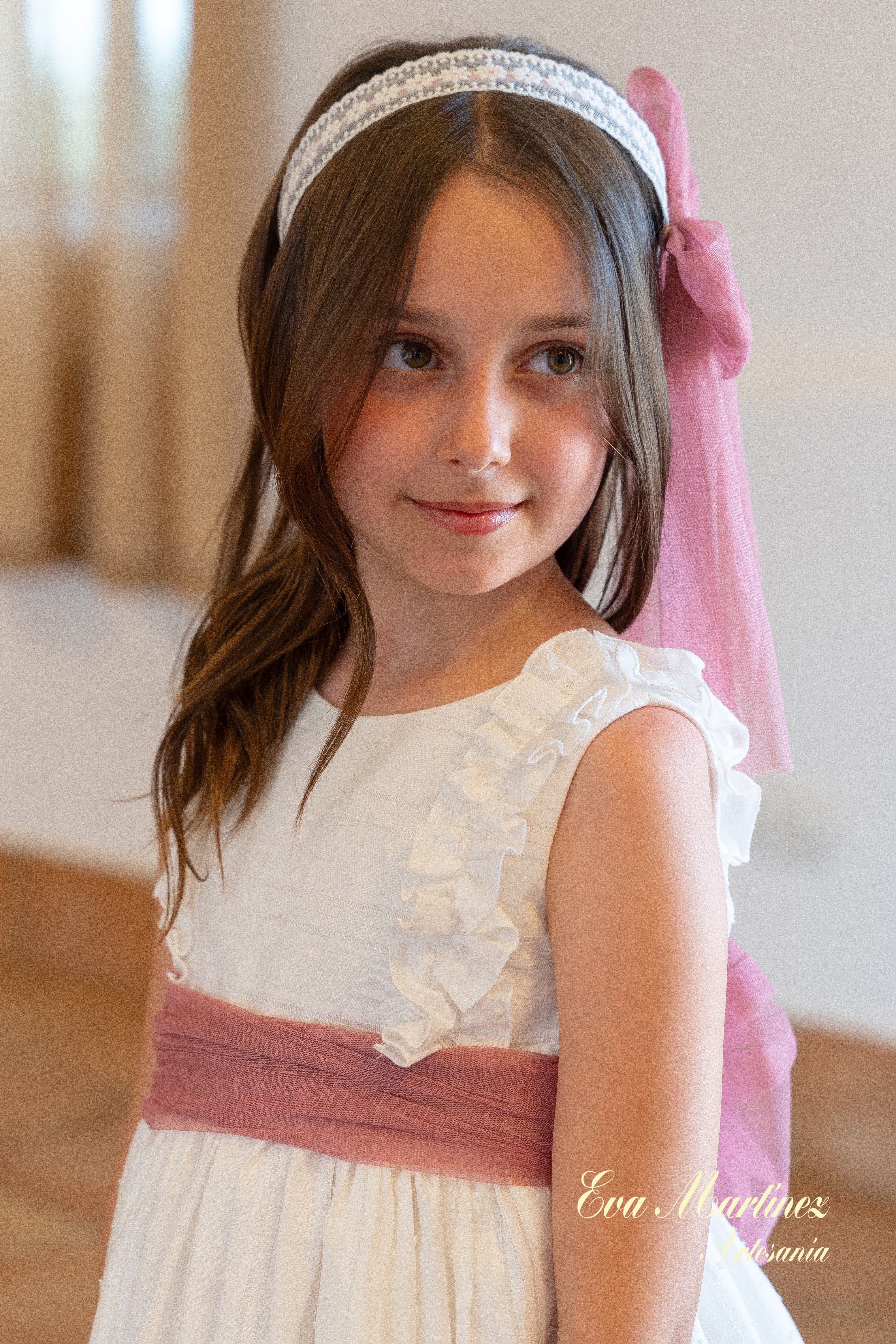 Alternative view of Vestido de ceremonia y arras modelo María sin mangas de EVA MARTÍNEZ
