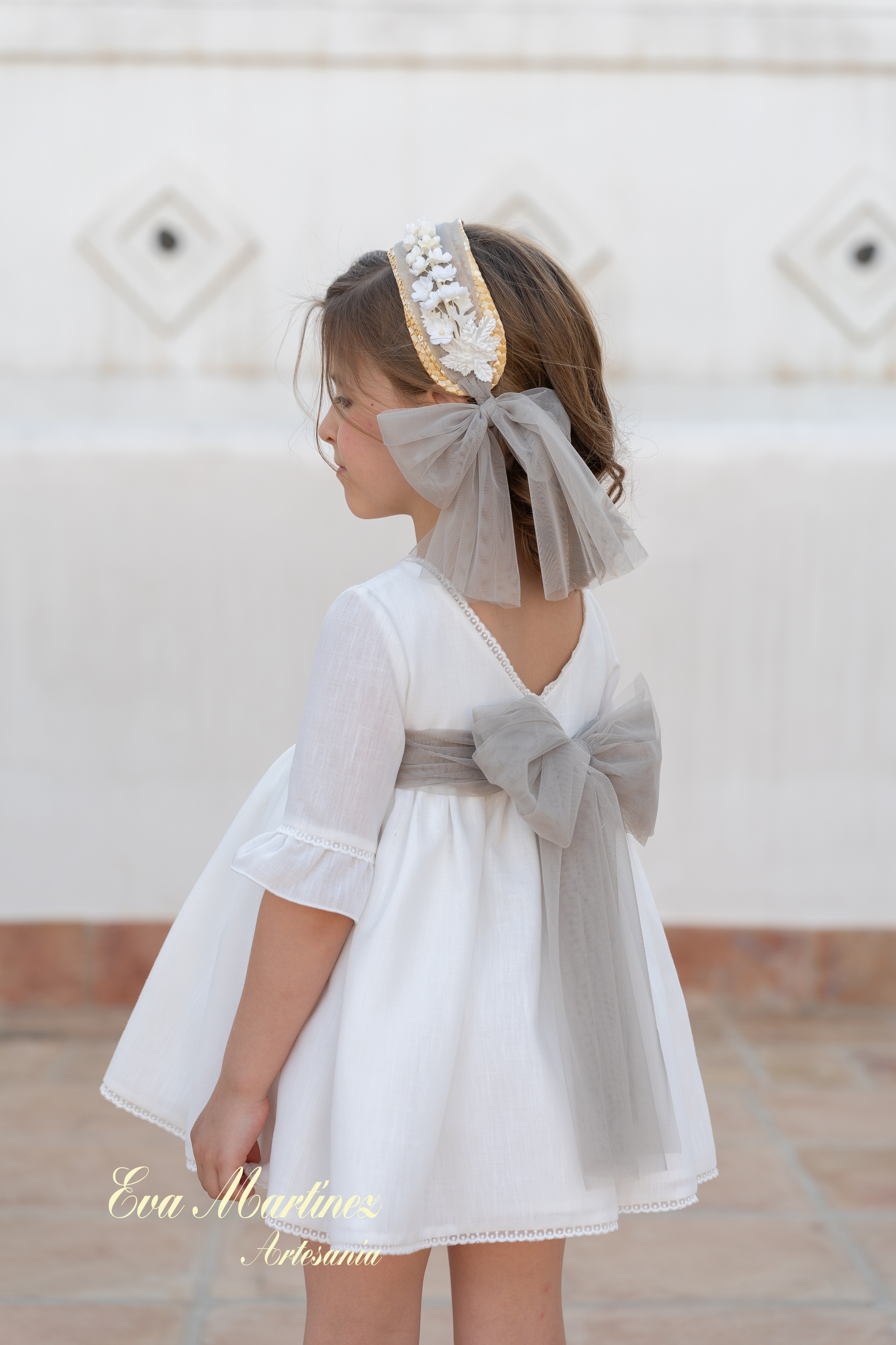 Vestido de ceremonia y arras modelo Martina con mangas de EVA MARTÍNEZ